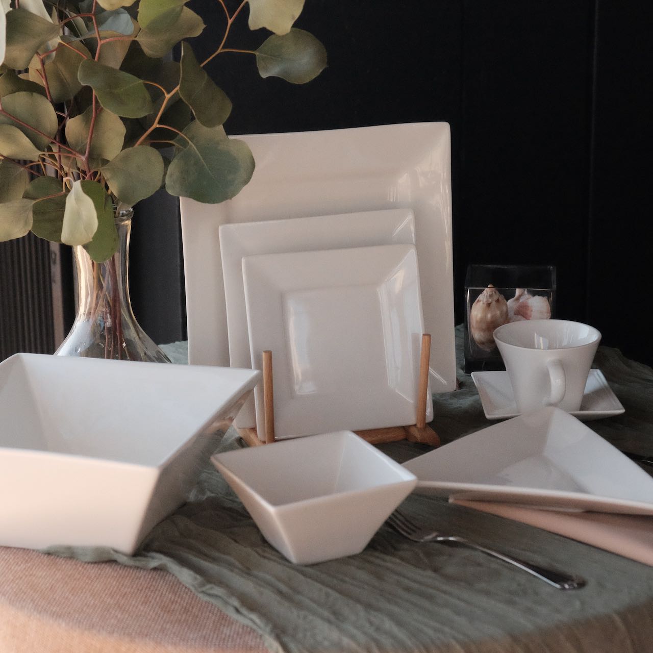 Square dinnerware set
