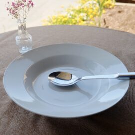 Wide serving bowl